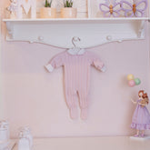 Macacão Tricot Trança Nova Rosa Bebe ( P )