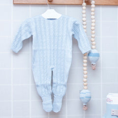 Macacão Tricot Trança Nova Azul Bebe ( PP )