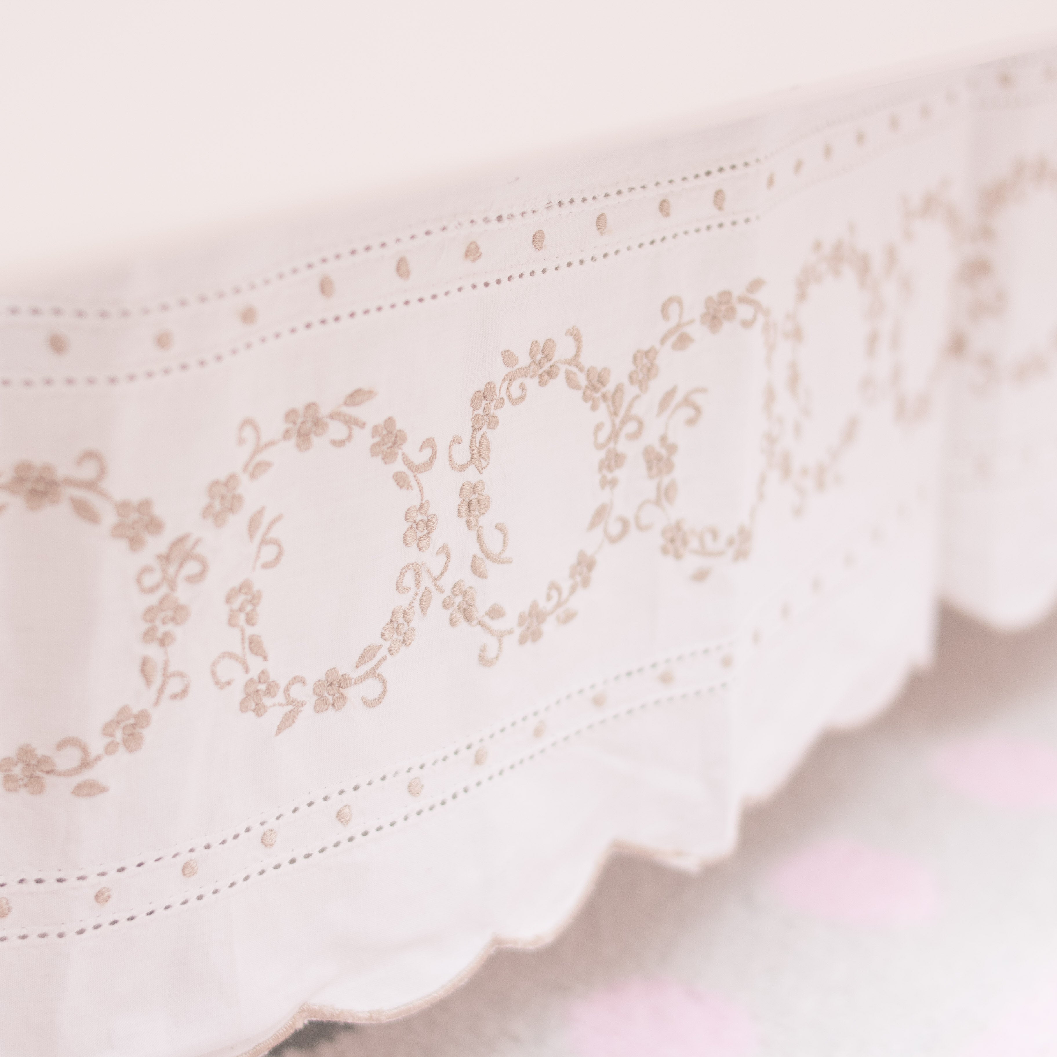 Saia Para Berço Bordado